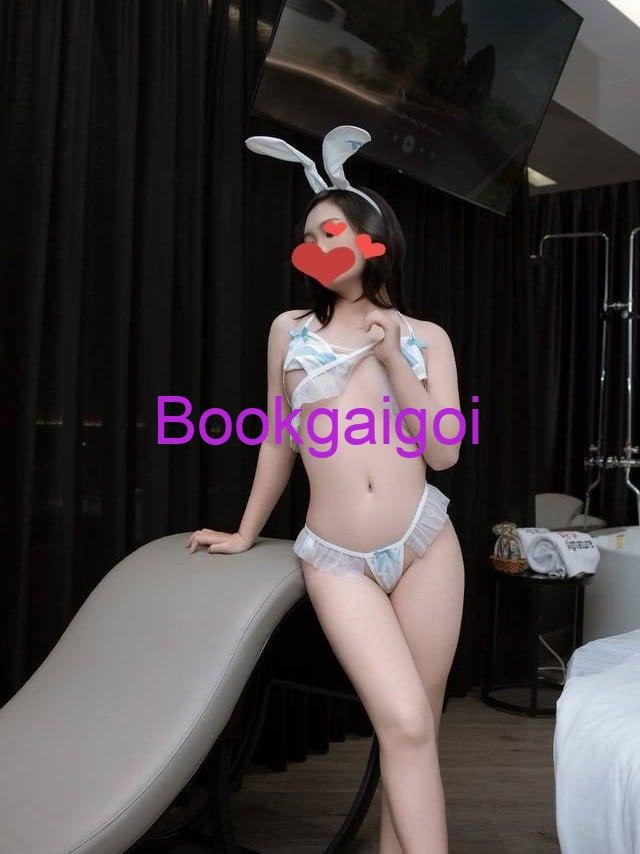 Kiều Linh - Gợi cảm nóng bỏng, Chiều anh em checker tới bến (2)